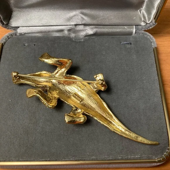 Gator 🐊 VINTAGE Figurine Brooch Pin Trifari University of Florida alliga… - Picture 3 of 8